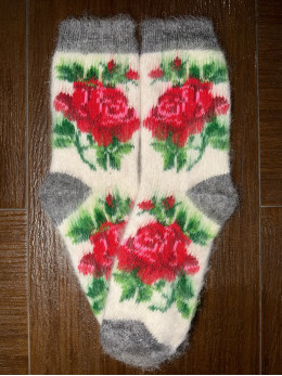 Жіночі шкарпетки з козиного пуху з розою на білому