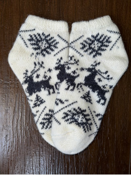 Жіночі слідки олень сніжинка на білому