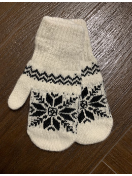 Ангорові жіночі рукавички зірочка чорна на білому