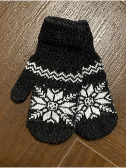 Ангорові жіночі рукавички зірочка біла на чорному