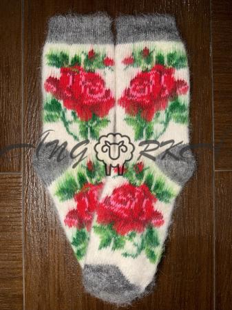 Жіночі шкарпетки з козиного пуху з розою на білому