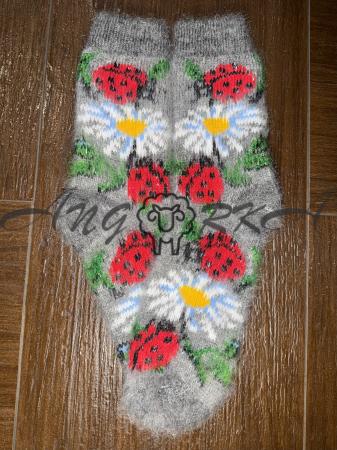 Жіночі шкарпетки з козиного пуху з ромашкою на сірому