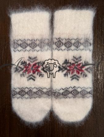 Рукавички жіночі з козиного пуху з сніжинкою на світлому