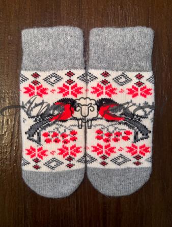 Жіночі рукавички потовщені з снігурем та орнаментом на білому пальчики сірі