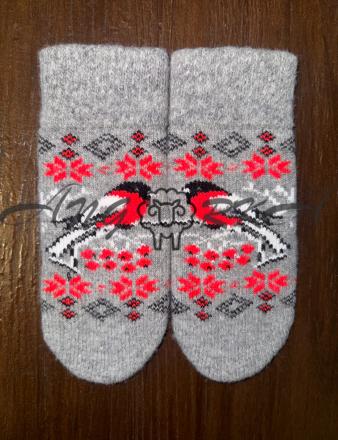 Жіночі рукавички потовщені з снігурем та орнаментом на сірому