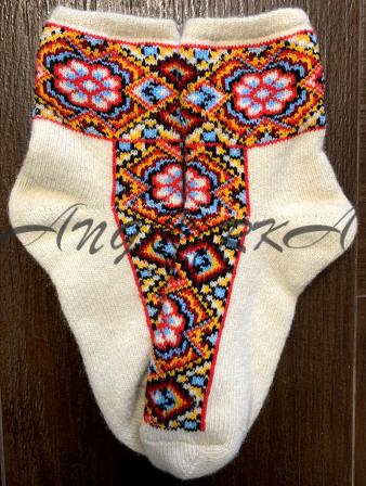 Ангорові жіночі носки вишивка NQ на білому