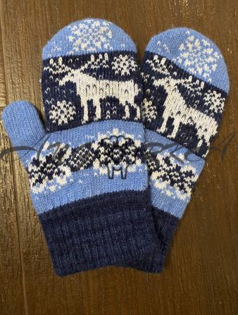 Ангорові жіночі рукавички олень сніжинка на голубому